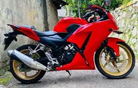 Dijual cepat honda cbr150r tahun 2015
