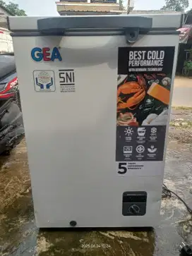 Freezer GEA 100 L R600 sawangan pasir putih low watt