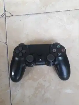 Stik PS4 ori mesin nornal mulus poris cipondoh