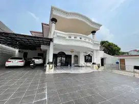 Rumah Full Furnished bagus strategis Mewah