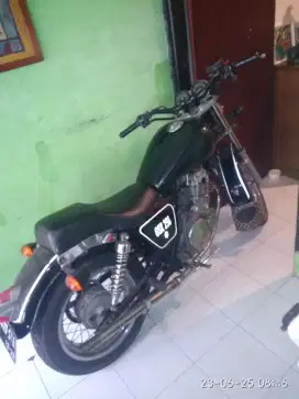 Suzuki Thunder 250cc Custom, kondisi motor tidak ada minus, km 30rb