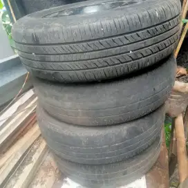 Jual pelk + ban 185/70 r 14 orian silahkan chat yah tks