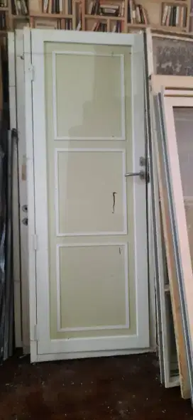 DIJUAL PINTU KAYU , PINTU KACA JENDELA ALUMUNIUM DLL. BISA BELI SATUAN