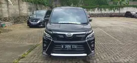 TOYOTA VOXY 2.0 AT 2019