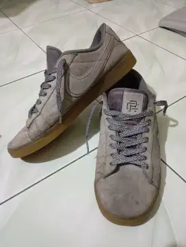 Sepatu Nike SB x Blazer Low Reigning Champ Size 42.5 Insole 26.5