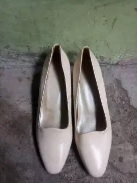 sepatu wanita masih bagus tapi sudah ke kecilan