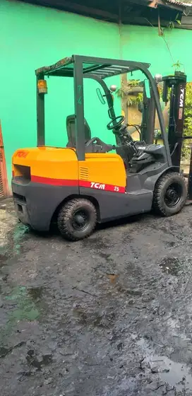 Forklift TCM 2,5 Ton,Manual,Tiang 3 Meter,Mesin Isuzu C240,Tahun 2015
