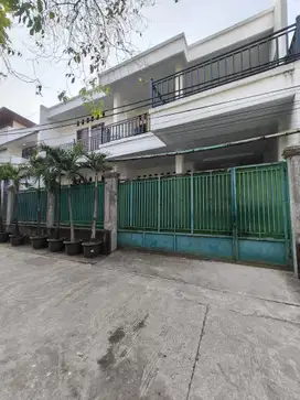 Rumah strategis dalam komplek di Duren Sawit Jaktim