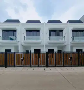 Rumah baru dalam komplek di Meruya Utara Kembangan