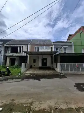 Rumah dalam komplek bebas banjir di Jatiasih Bekasi