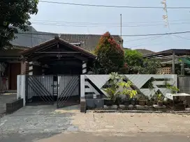 Rumah second asri dalam komplek di Meruya Utara Jakbar