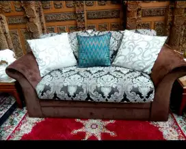 Sofa Ukuran Sedang