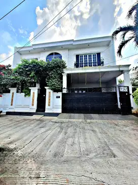 Rumah mewah American Classic di Bintara Bekasi Barat