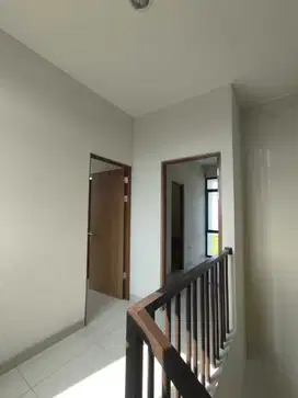 Dijual Rumah 2 Lantai, Cluster Taman Simpruk Lippo Cikarang 1,3 Miliar