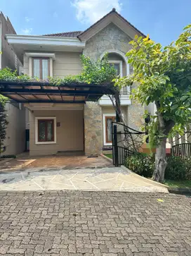 Rumah cantik dalam komplek Villa Cinere Mas