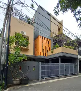 Dijual Rumah cantik Furnished siap huni di Asem baris Tebet