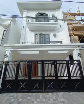 Rumah baru dijual design klasik modern area Cinere