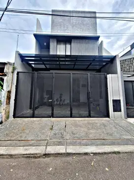 Rumah Lux minimalis posisi depan taman di Rawamangun Jaktim