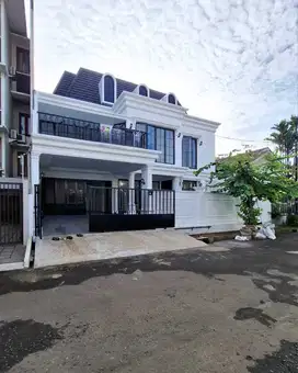 Rumah baru plus private pool di Bintaro sektor 9