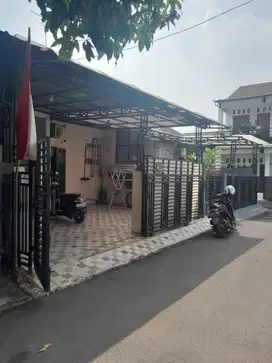 Rumah Secondary di Bintara Bekasi Barat