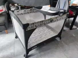 Tempat tidur bayi portable