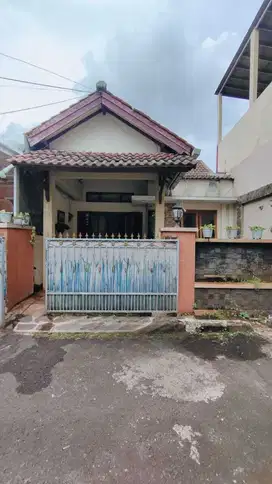 Rumah murah Secondary di Villa Dago Pamulang