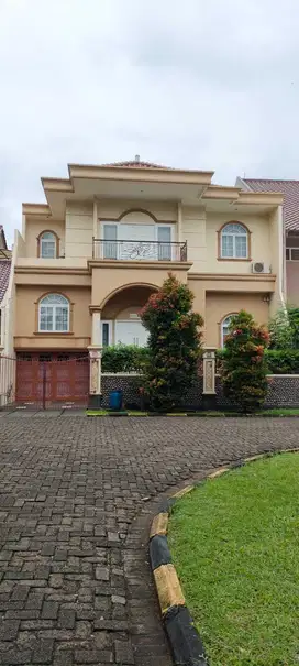 Rumah kondisi bagus siap huni di Puspita Loka BSD