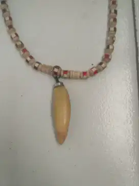 tarung ikan saji kalung etnik