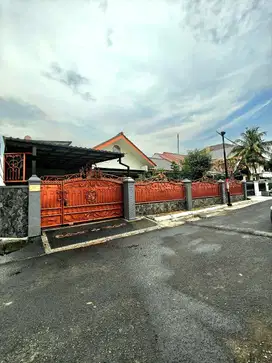 Rumah second dalam komplek di Jatiwaringin Jakarta Timur