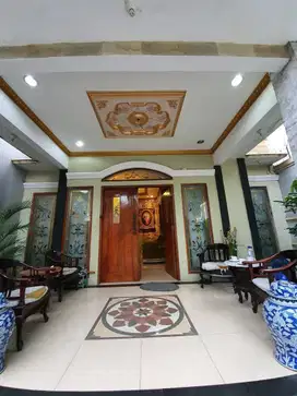 JUAL CEPAT RUMAH MEWAH RAPI SIAP HUNI FULL FURNISHED ADA SWIMMING POOL