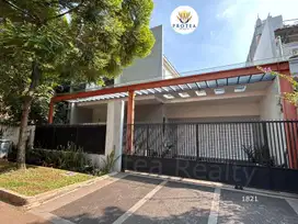 Dijual rumah hook desain khusus row jalan luas di Kencana Loka BSD