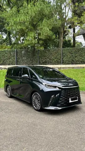 Lexus LM350 Hybrid 2024