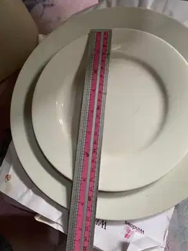 Piring keramik (dinner plate)