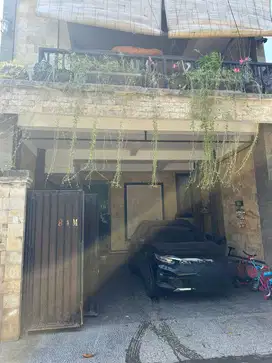 dijual rumah lantai 2 renon denpasar