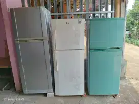 kulkas 2 pintu merk LG dan samsung