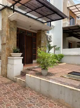 Dijual  Rumah di Gading Nirwana.