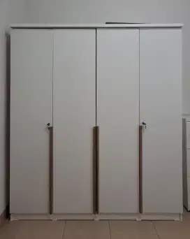 Lemari Pakaian 4 Pintu