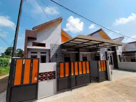 Siap huni dan free canopi dan keramik carport nya