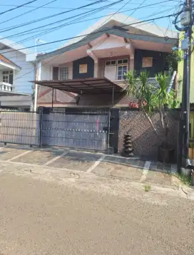 Dijual rumah dua lantai di kelapa gading jakarta utara