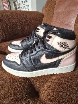 NIKE AIR JORDAN 1 Retro High OG Crimson Tint size 43