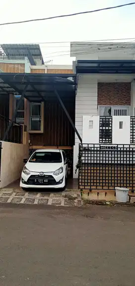 Rumah Terawat Upslope Mezzanine di Sindanglaya Arcamanik Bandung