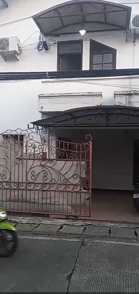 Rumah 2 Lantai Nyaman di Cikutra Bandung