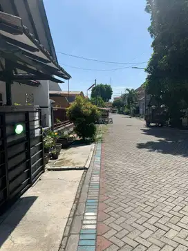 Rumah Dukuh Kupang Barat STRATEGIS, ROW 6 METER