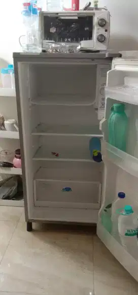 Dijual kulkas aqua