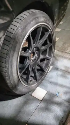 Velg dan ban ring 17 buat cadangan