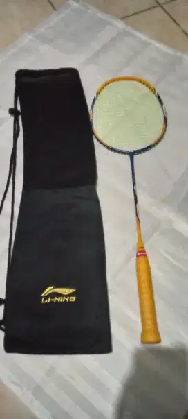 Raket Badminton + sarung Li-Ning Tectonic 1