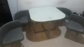 Meja makan 4 kursi kondisi bagus no minus