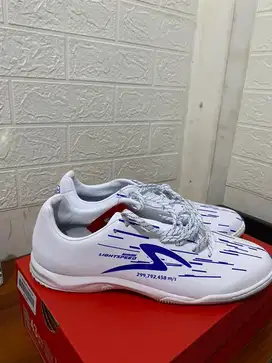Sepatu futsal lightspeed reborn