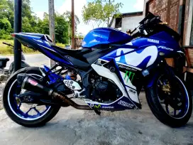 Yamaha YZF-R25 dengan livery Movistar MotoGP