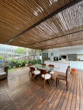 Rumah Mewah kolam renang  siap huni dekat Hotel Alana Colomadu